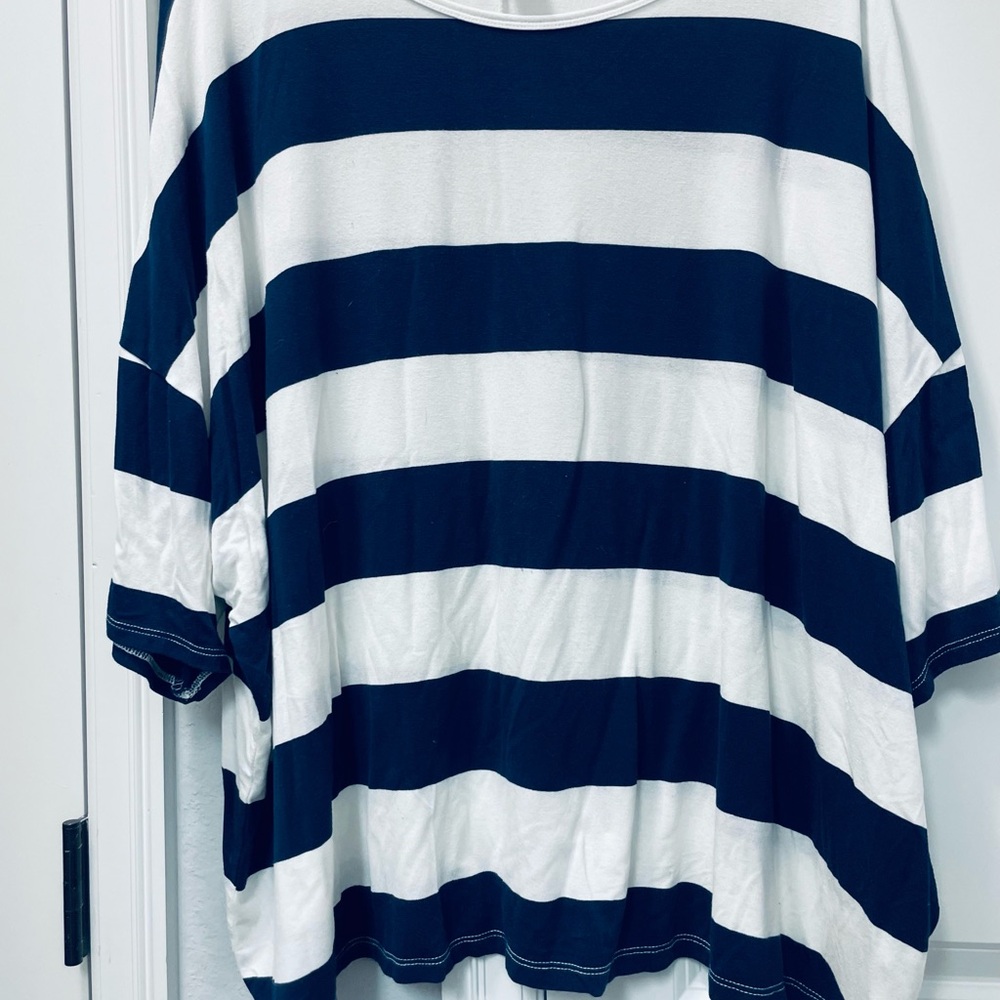 Old Navy Luxe 2X Navy and White Top